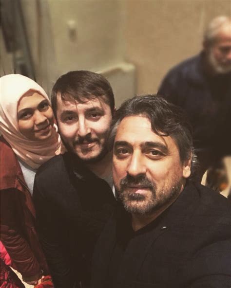 Eşref Ziya Terzi သည် Elazığမှလူများနှင့်တွေ့ဆုံခဲ့သည်။